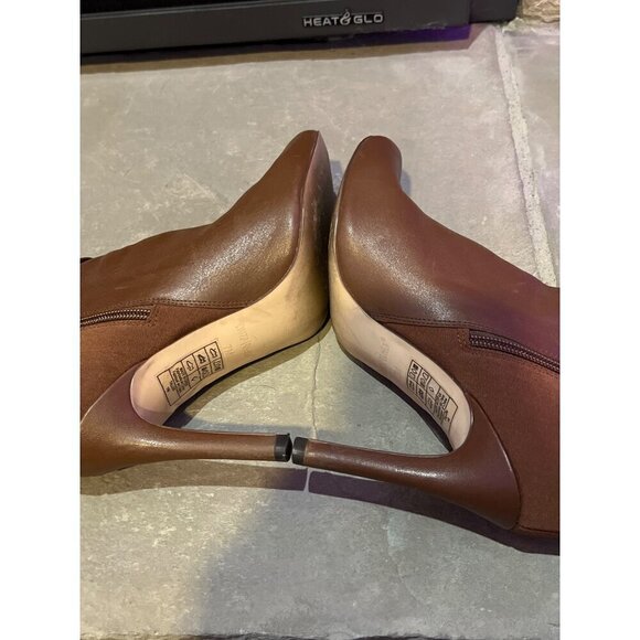WHITE HOUSE BLACK MARKET "Tallon" Bootie Brown, Sz 7 EUC - Picture 4 of 9